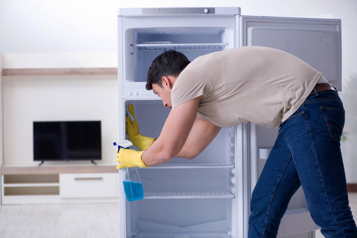 Comment nettoyer efficacement un réfrigérateur sale ?